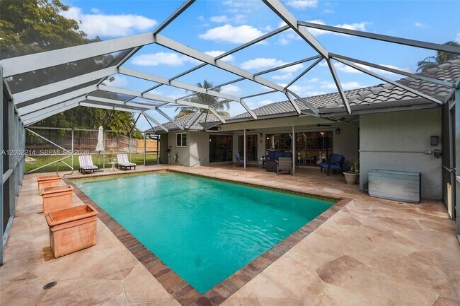 Building Photo - 6975 Bianchini Cir