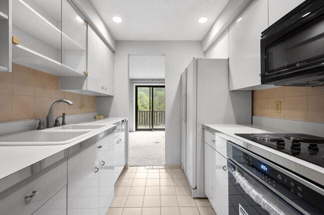 Building Photo - 214 Wedgewood Rd