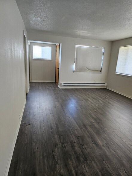 Building Photo - 7519 Lakewood Dr W