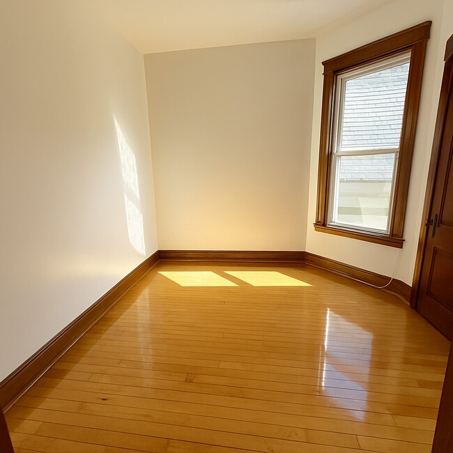 Building Photo - 3607 W Wrightwood Ave