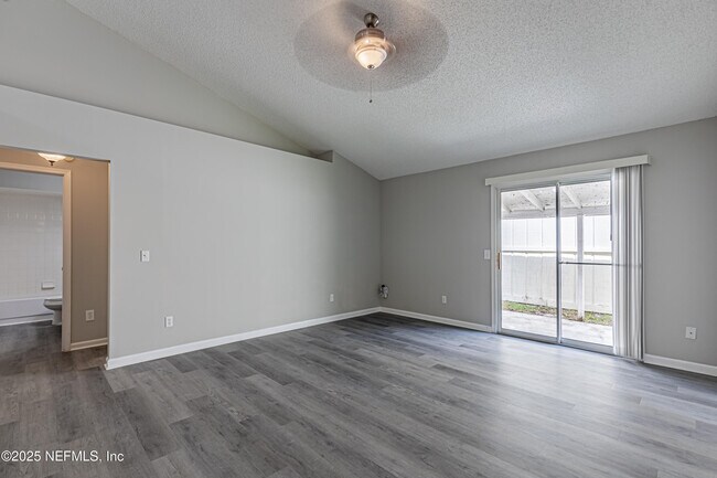 Building Photo - 1836 Manitoba Ct N