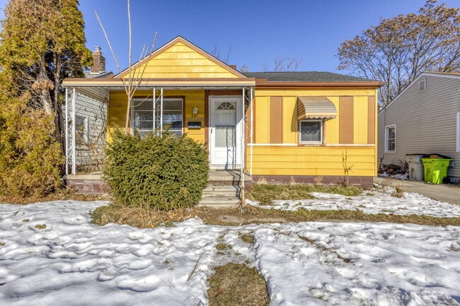 Building Photo - 621 E Meyers Ave