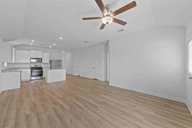 Building Photo - 360 Low Pasture Trl