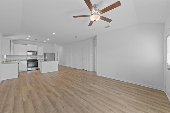 Building Photo - 440 Aplite Pass