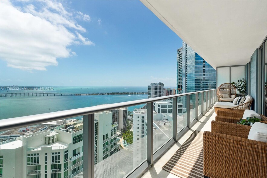 Building Photo - 1300 Brickell Bay Dr