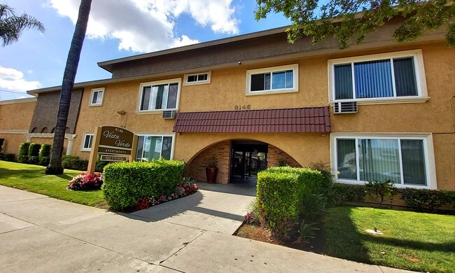 Building Photo - 9146 Somerset Blvd