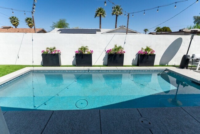 Building Photo - Spacious 4BR House in Scottsdale