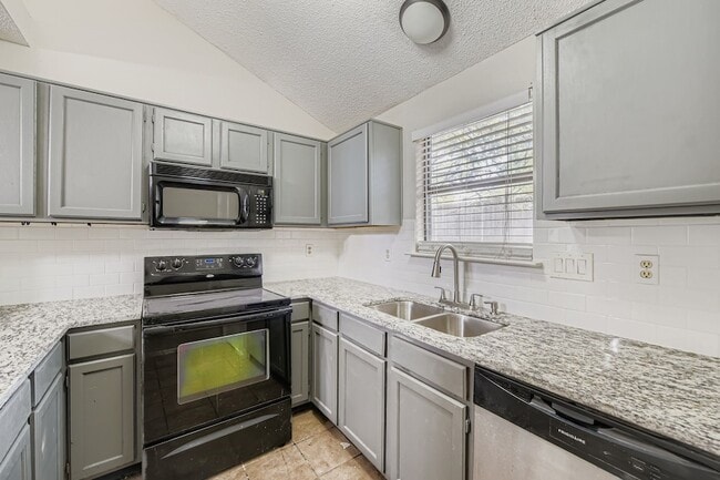 Building Photo - 1322 Jasmine Dr