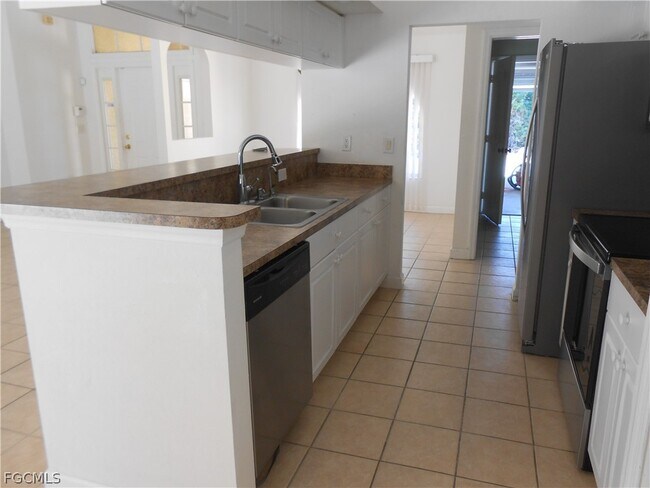 Building Photo - 612 McArthur Ave