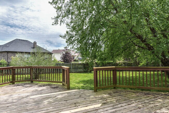 Building Photo - Pet Friendly Three Bedroom!