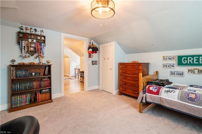 Building Photo - Beautiful Cape Cod in Larchmont