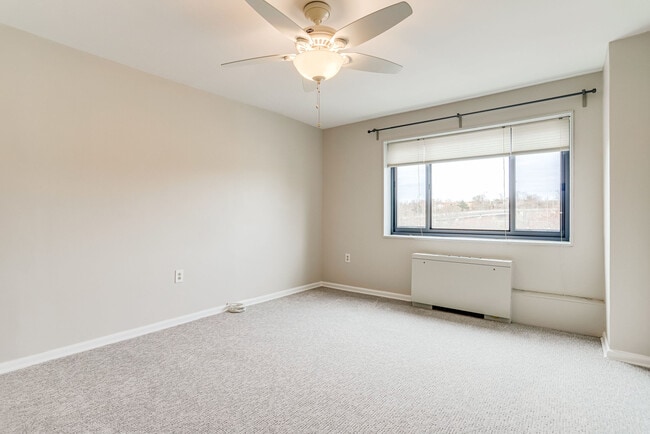 Building Photo - 1300 S Arlington Ridge Rd