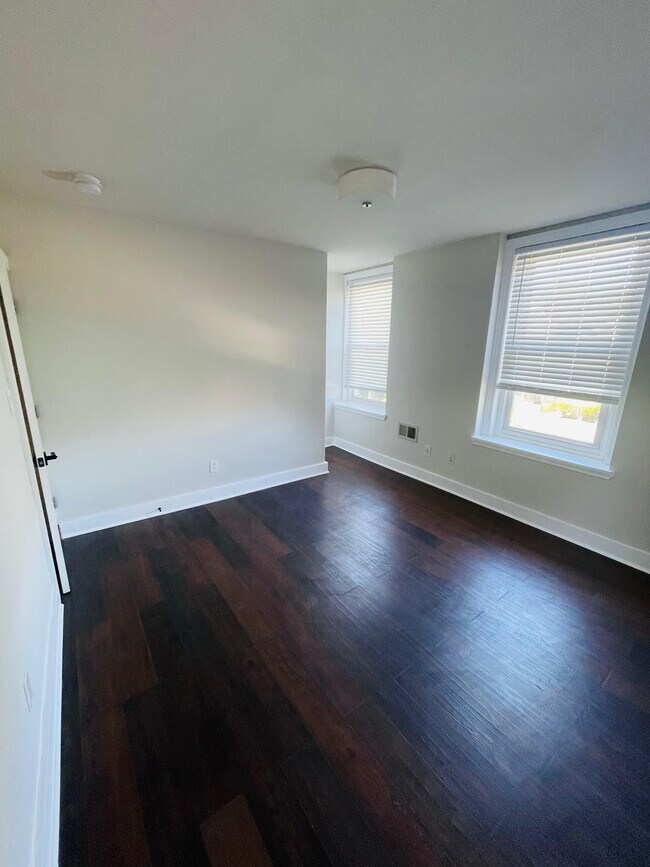 Building Photo - 430 S Matlack St
