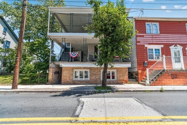 Building Photo - 256 S Washington St