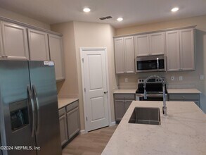 Building Photo - 12866 Josslyn Ln