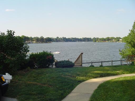 Building Photo - Lakeside Apartments