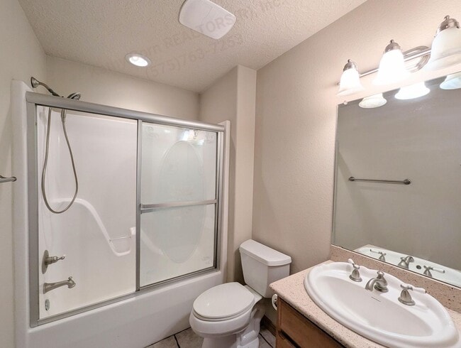 Building Photo - Luxurious Relaxation in Raintree