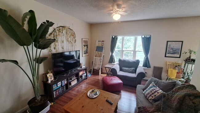 Building Photo - 1512