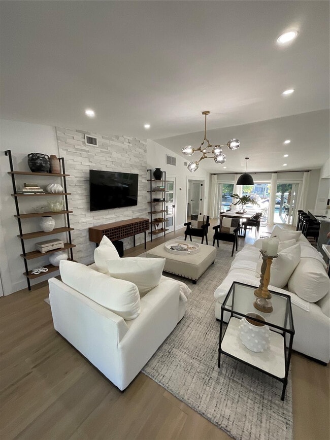 Building Photo - 3000 Jasmine Terrace