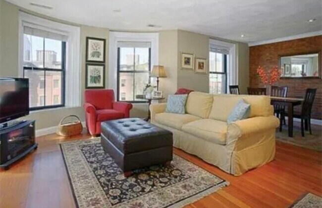 Building Photo - 668 Tremont St