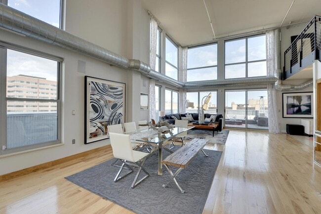 Building Photo - 521 S 7th St