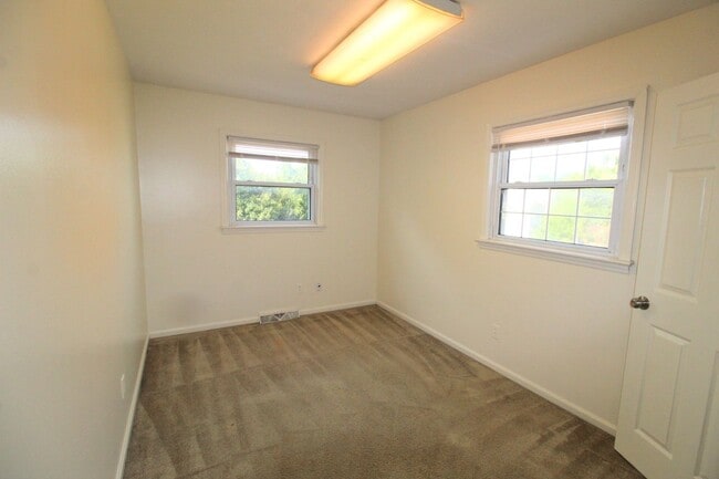 Building Photo - 1331 Devon Ln