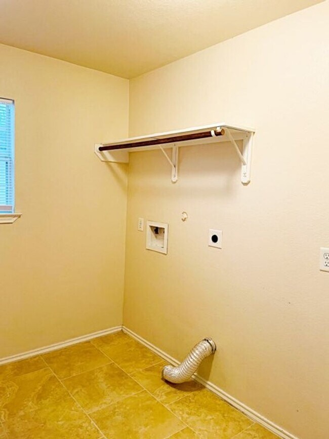 Building Photo - 2235 Toledo St