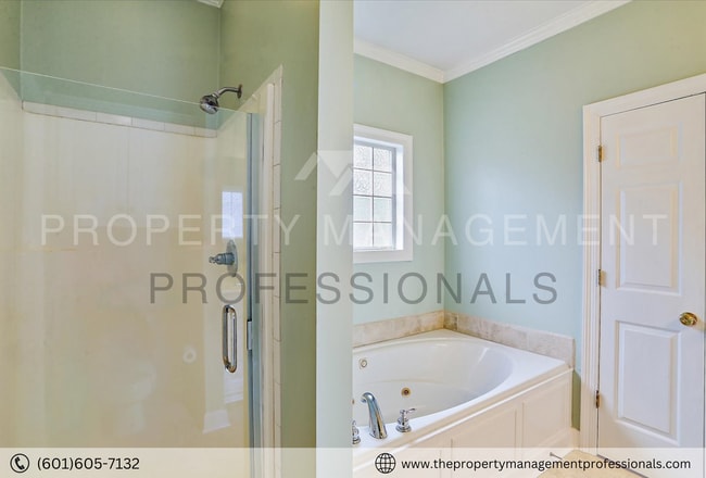 Building Photo - Cute, Comfortable and Convenient!