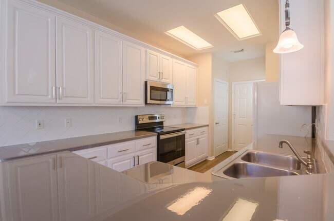 Building Photo - 6303 Veranda Green Trail