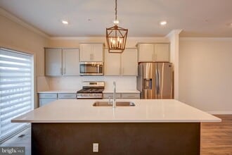 Building Photo - 5059 Silver Oak Dr