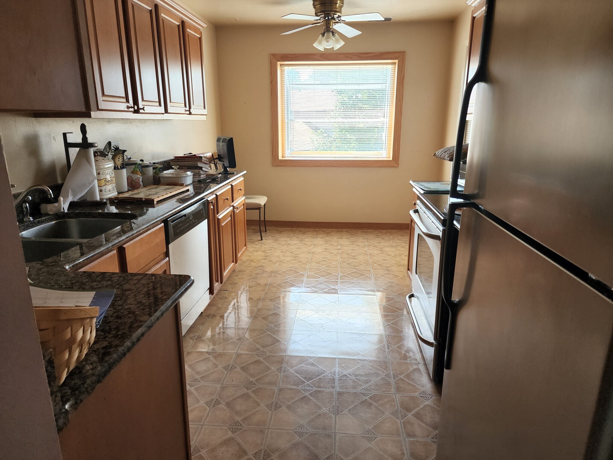 Building Photo - 188 Grove Ave