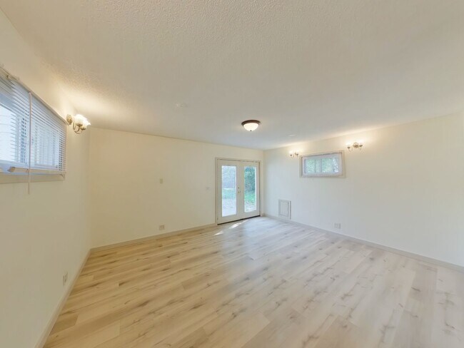 Building Photo - 4242 Dover St