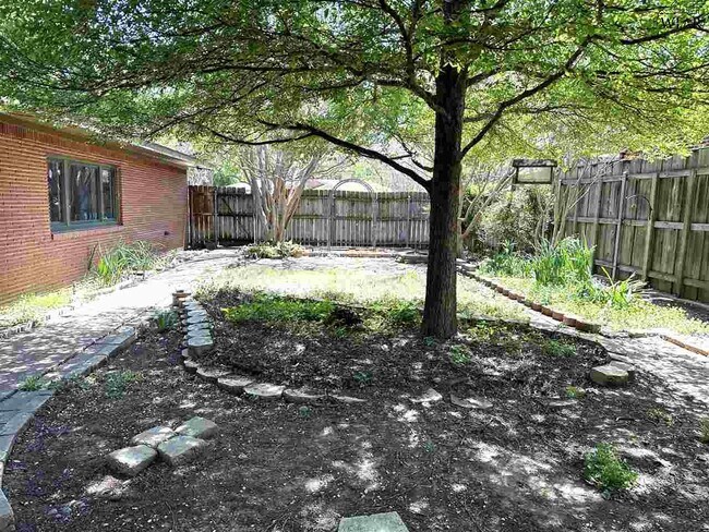 Building Photo - 2400 Martin St
