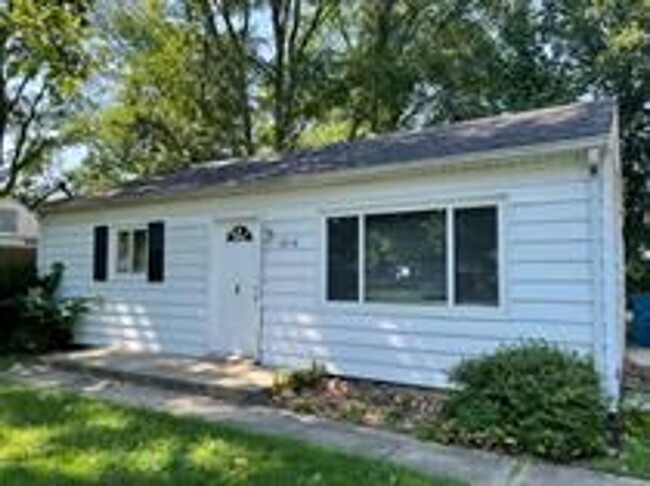 Primary Photo - 1816 Meadow Dr