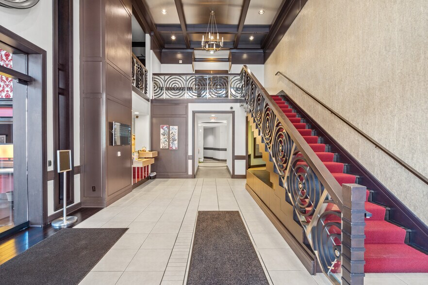 Lobby - 1390 Kenyon St NW