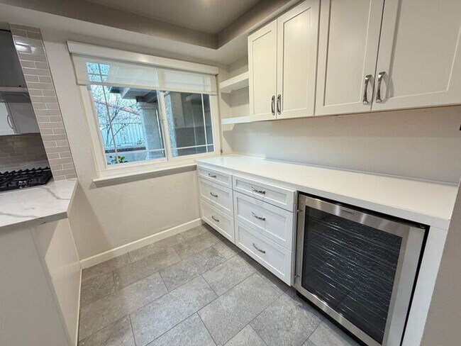 Building Photo - Carry Over Showing: This property has been shown before and will be rented to the first most qual...