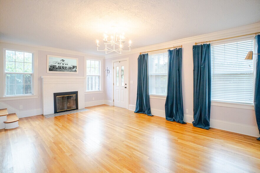 Living room view of front-door - 1215 Landon Ave