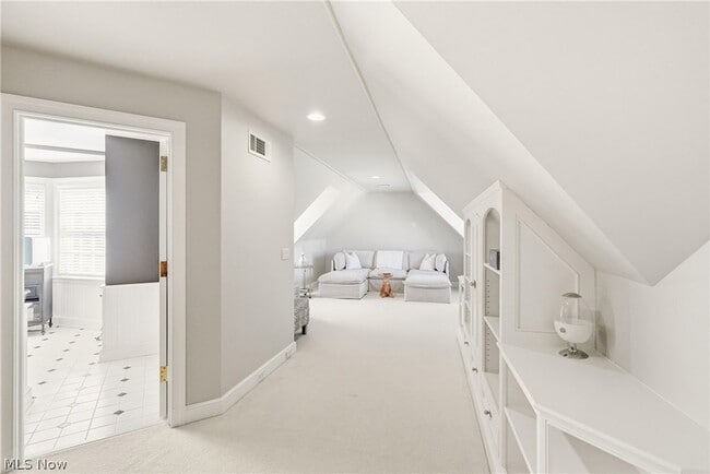 Building Photo - 809 Village Trail