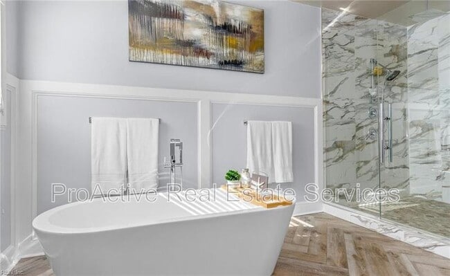 Building Photo - 9531 6th Bay St