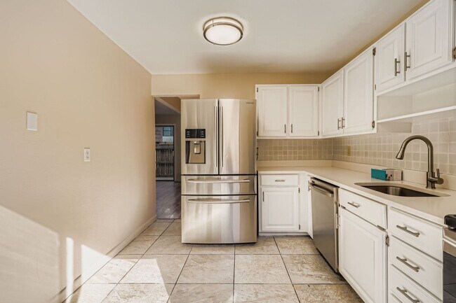 Building Photo - Fantastic Location Near Kendrick Lake Park!