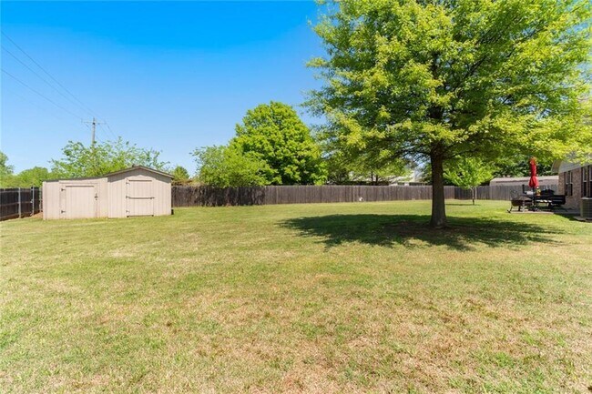 Building Photo - 10201 Buccaneer Dr