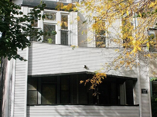 Building Photo - 3251 N Lakewood Ave