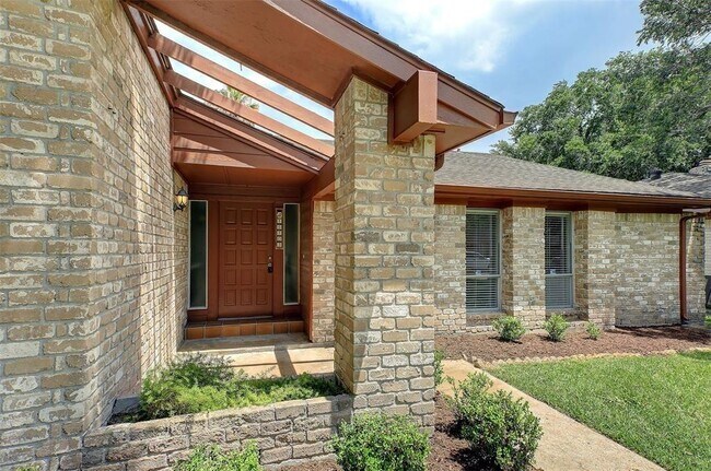 Building Photo - 15703 Spring Forest Dr