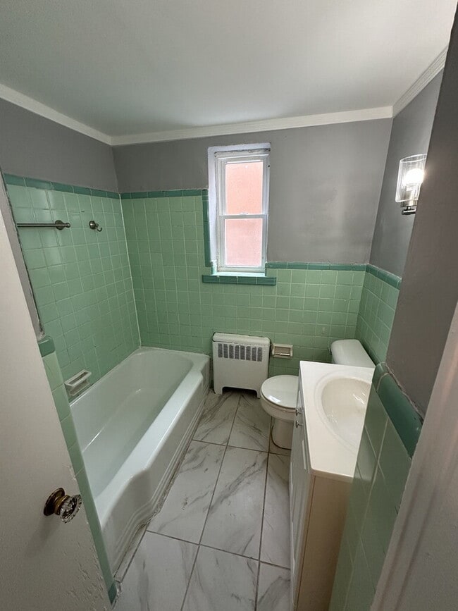 Building Photo - 5929 Oakwood Ave