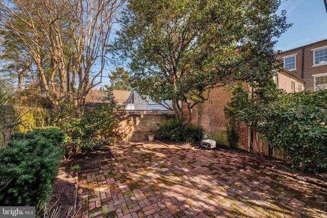 Building Photo - 509 Duke St