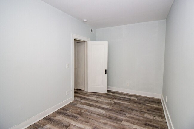 Building Photo - 3300 E 149th St