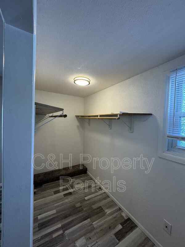 Building Photo - 517 Broadwater Ave