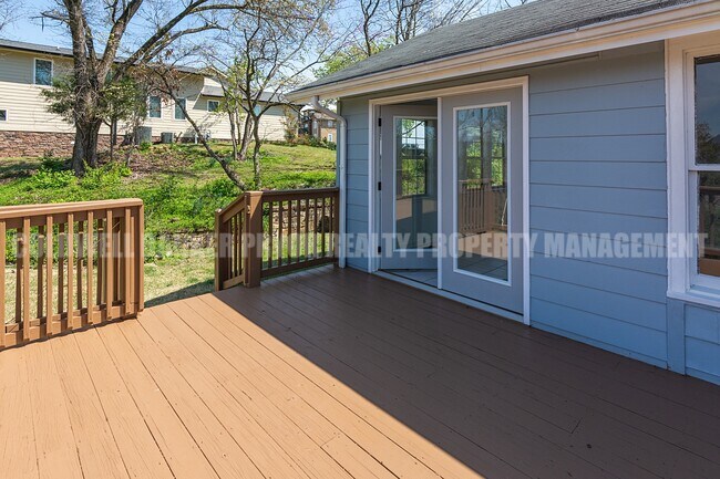 Building Photo - 323 Walsh Rd