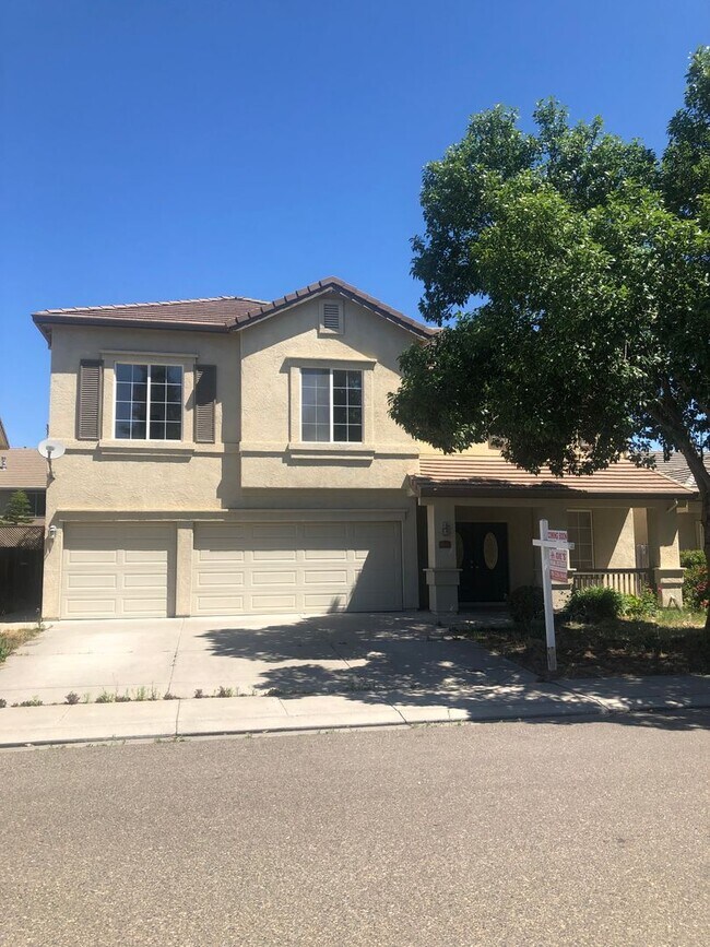 Primary Photo - Three Bedroom and Three bathroom home and ...