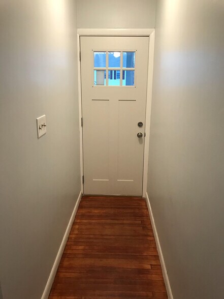 Building Photo - 118 Woodland St